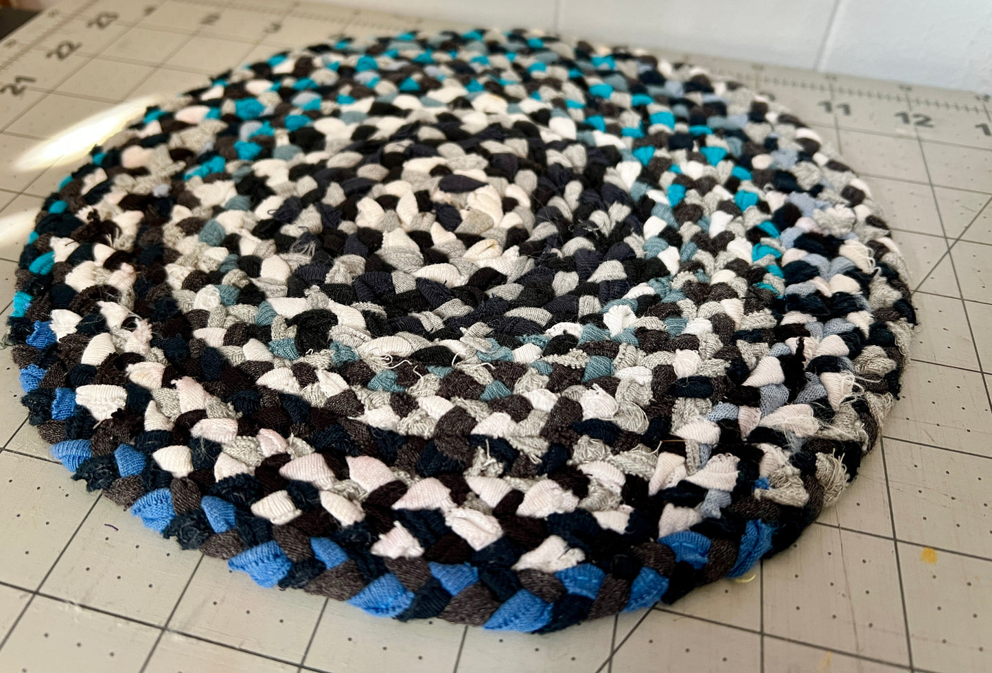 Barbie braided dollhouse rug 9 inch diameter