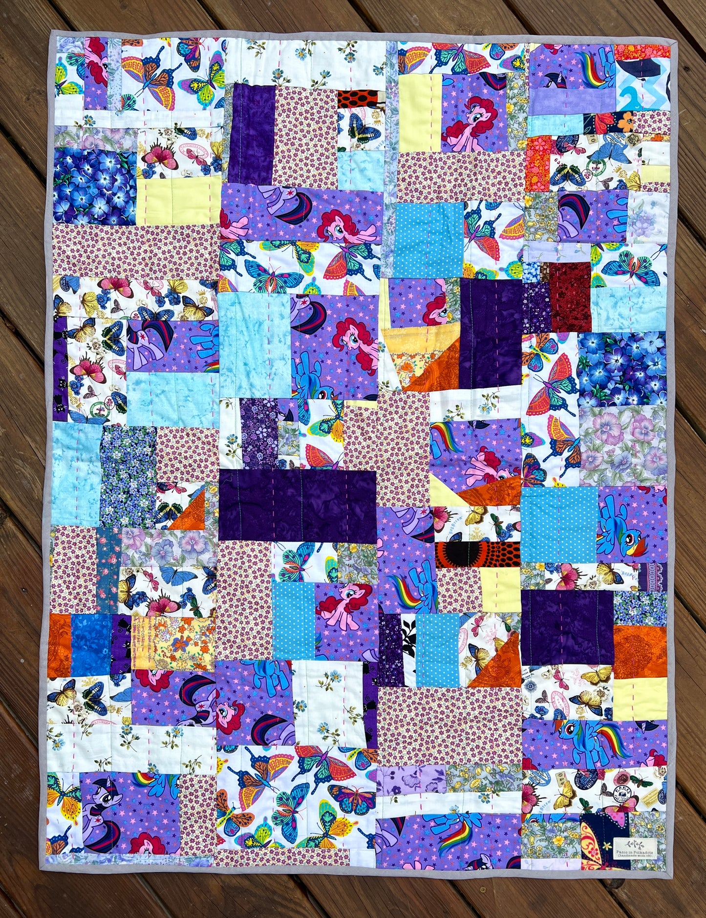 Pet Blanket Quilt - Small Baby Quilt - Hand-quilted Embroidery Detail