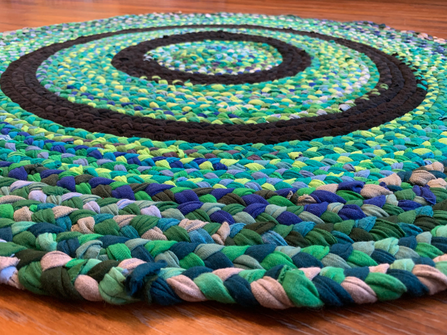 side view of the edge and top of green tshirt rug