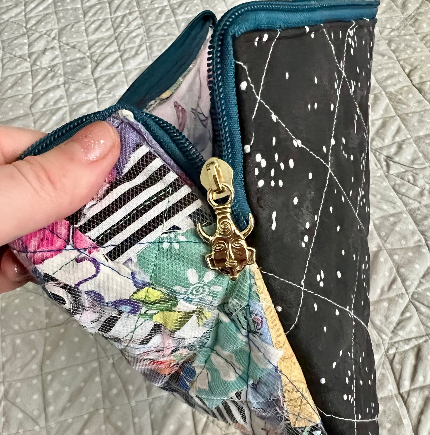 Ipad case zipper pull