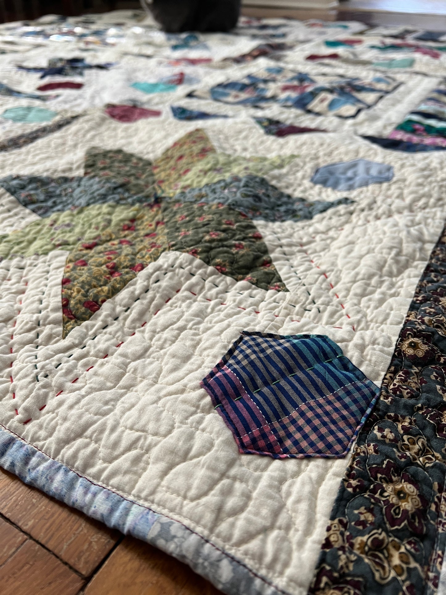 A quilt with eight point stars and quilted hexies, Closeup on one corner