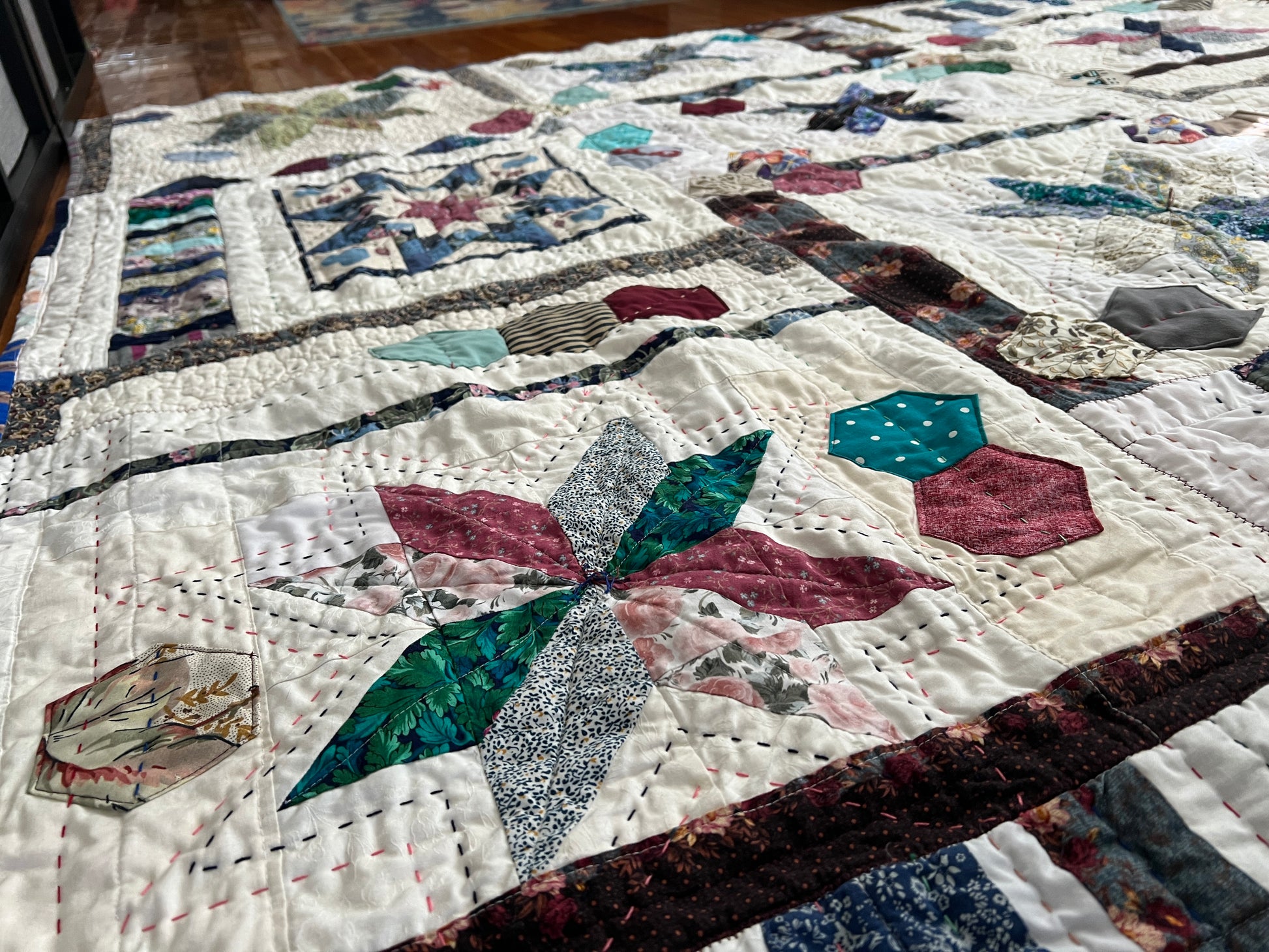 eight point stars and quilted hexies quilt, closeup
