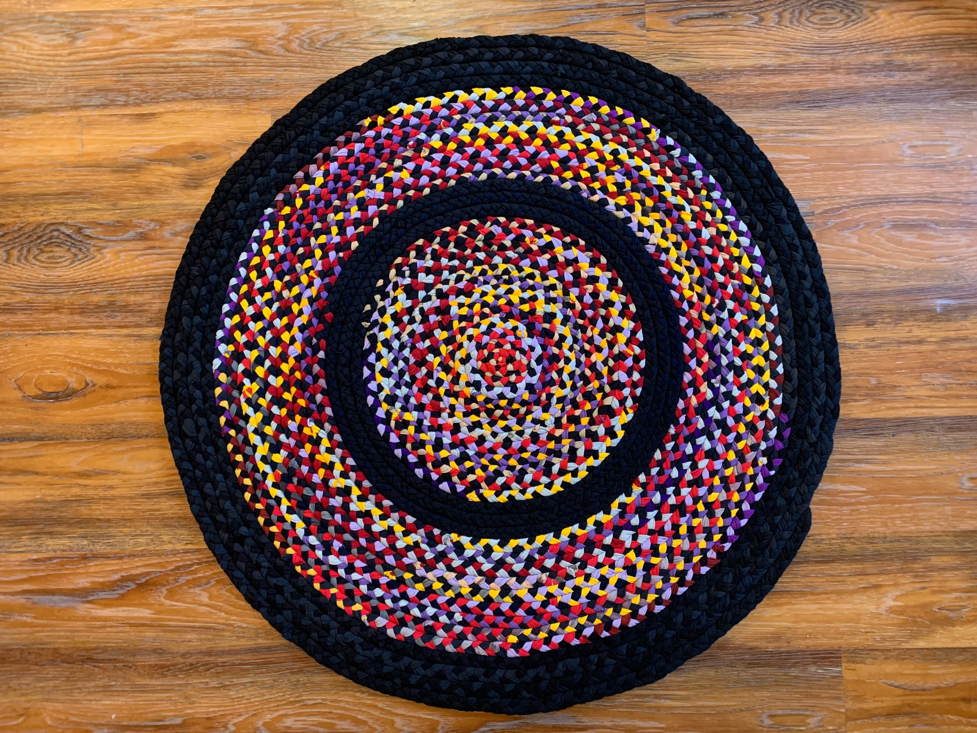 aerial view of retro reds tshirt rug, with outer and inner black circles, like a bullseye